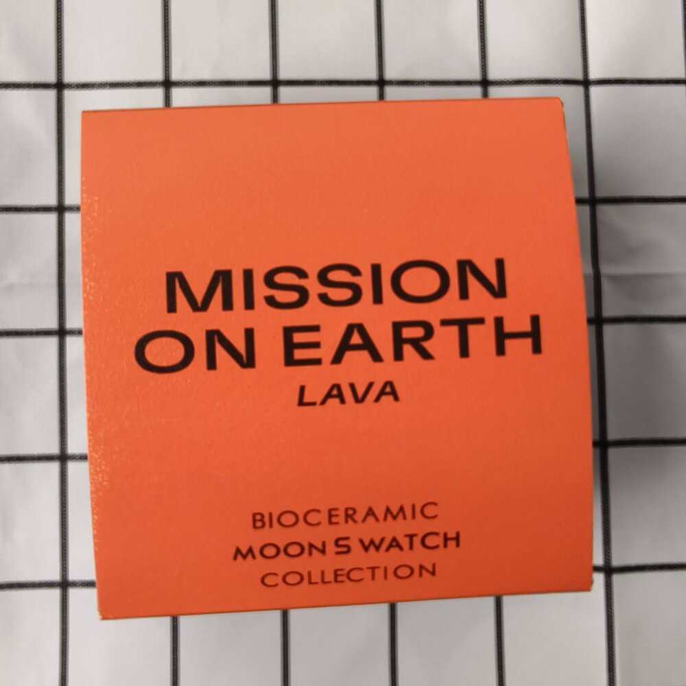 Swatch x Omega MoonSwatch Mission to Earth Lava - Picture 6 of 6